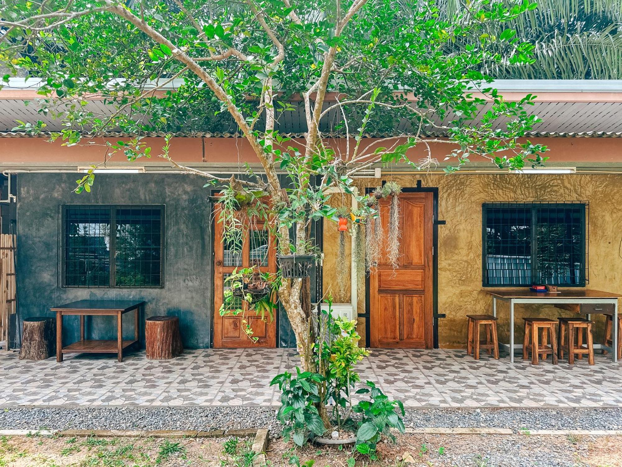 Baan Panmala Guesthouse - Ao Luek, ク ラビ エクステリア 写真