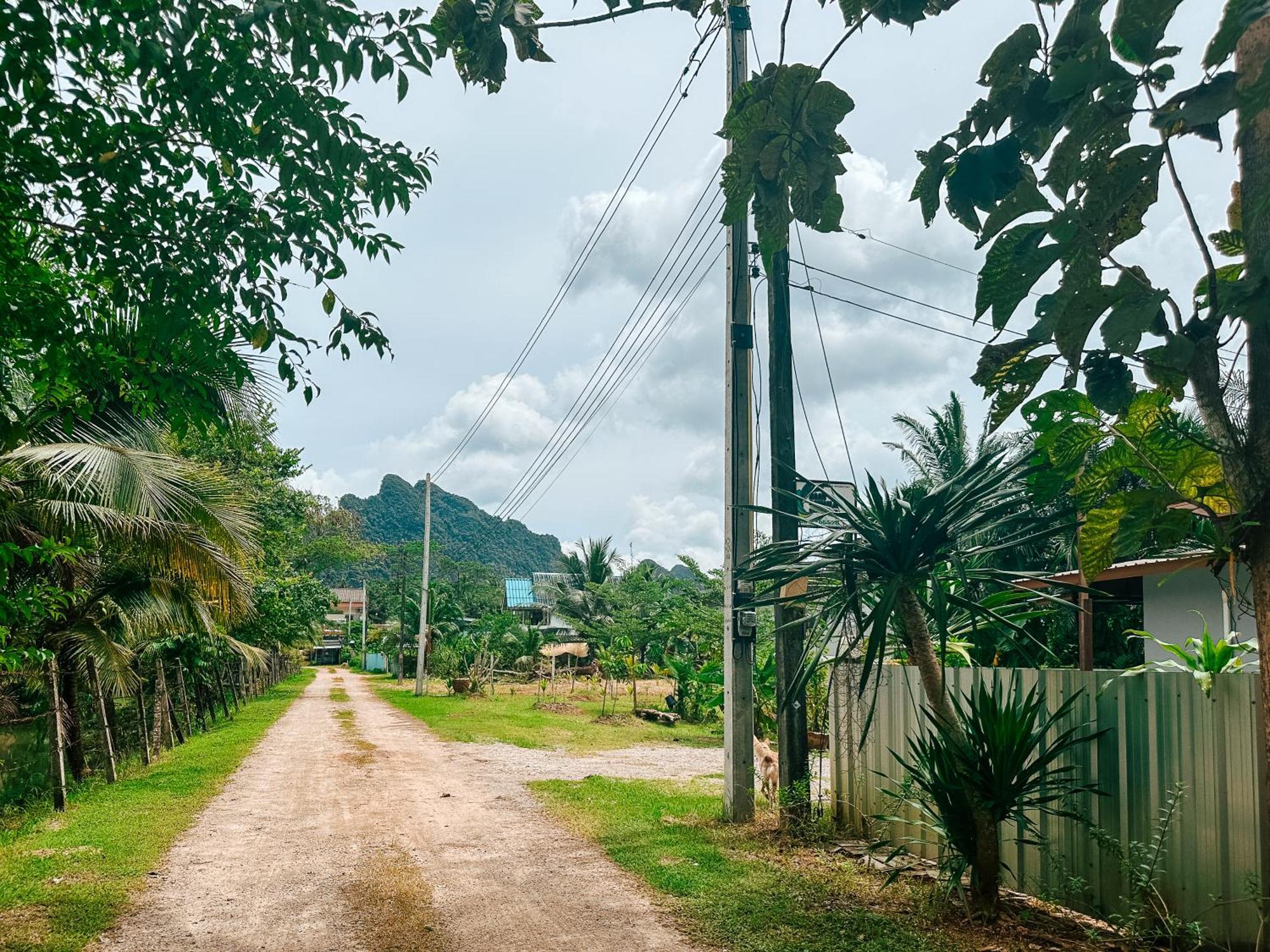 Baan Panmala Guesthouse - Ao Luek, ク ラビ エクステリア 写真